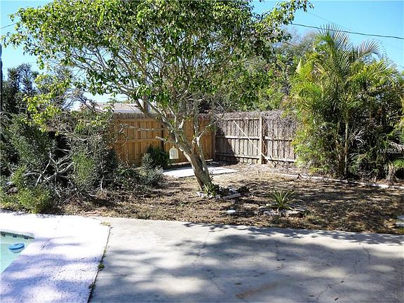 4th image of 3881 Whiting Dr SE