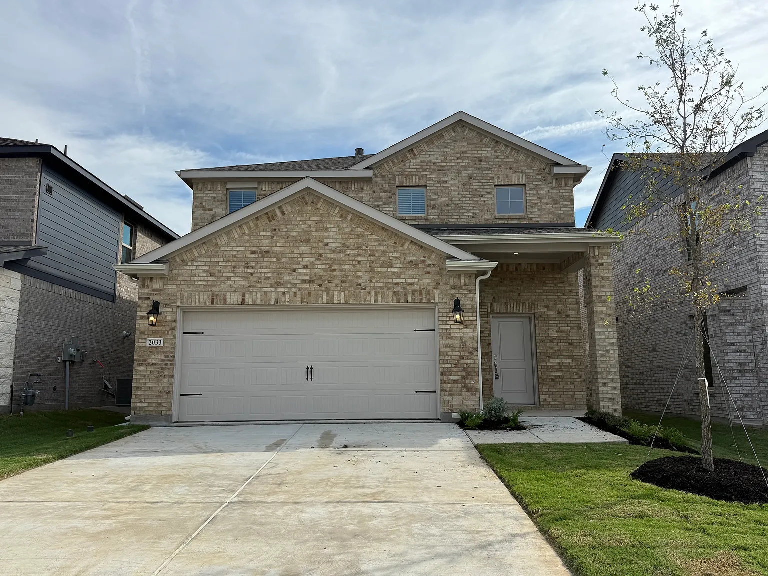 4 bed, 2418 sqft, $2,495 — Photo 1