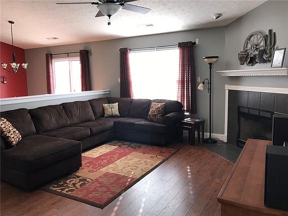 4th image of 1922 Acorn Ct