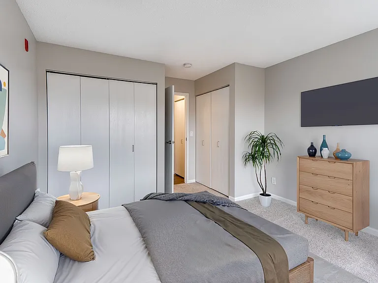 Minnetonka - 1 Bed / 1 Bath - 728 Sq.Ft.