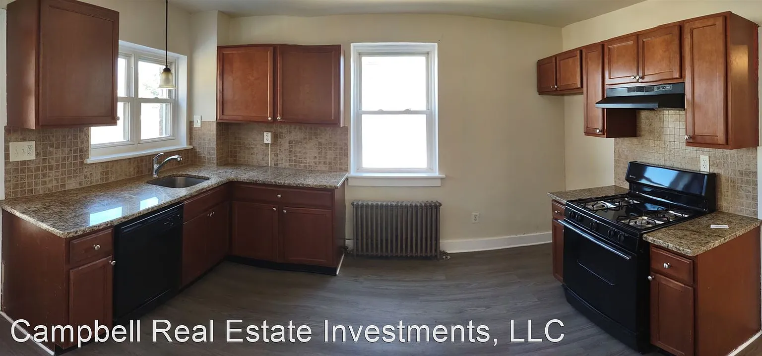 1671 Broadway photo 1