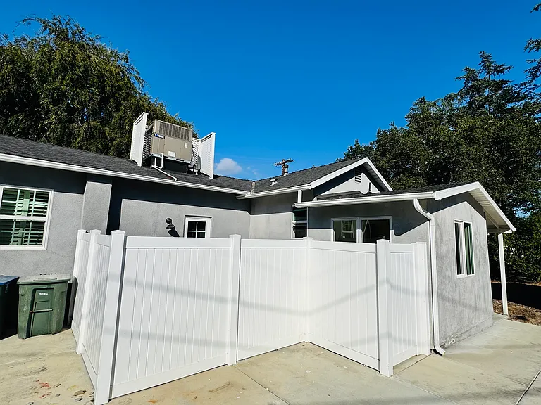 825 N Pasadena Ave — Photo 6