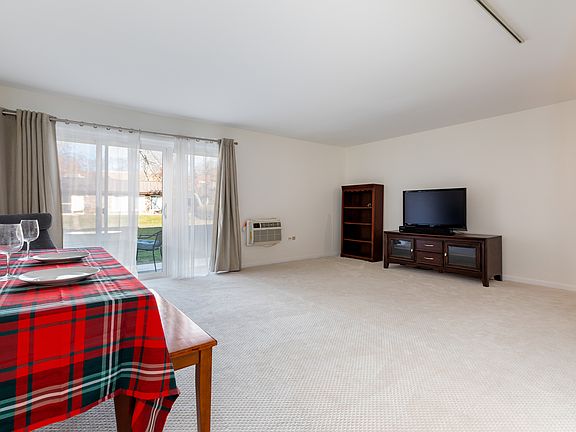 3rd image of 1049 W Ogden Ave #1-105