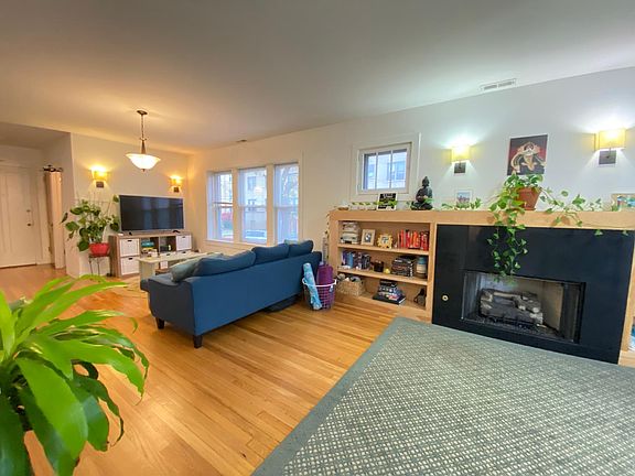 2nd image of 4335 W Gunnison St #1E