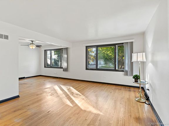 4th image of 5560 W 96th St