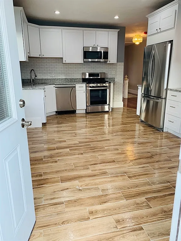 Building Photo - 247 Whitwell St #2