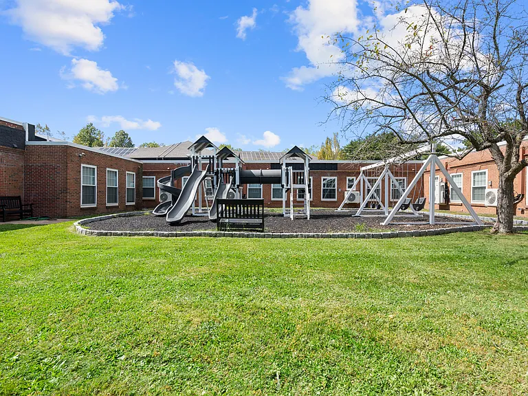 Alexandria Manor Apartments — Photo 91