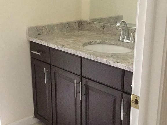 5th image of 50 North Ln