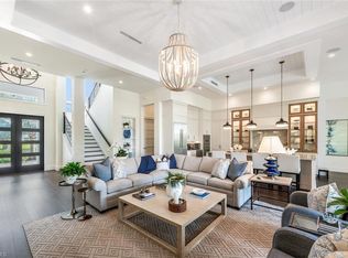 725 Parkview Ln, Naples, FL 34103