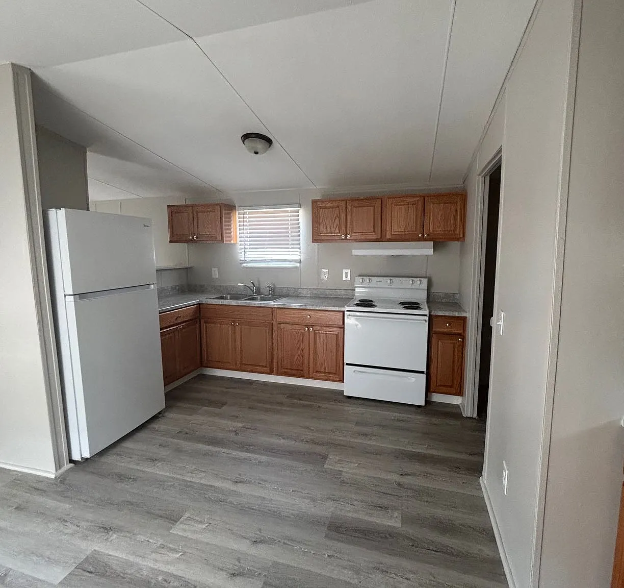 4 bed, $1,350 — Photo 4