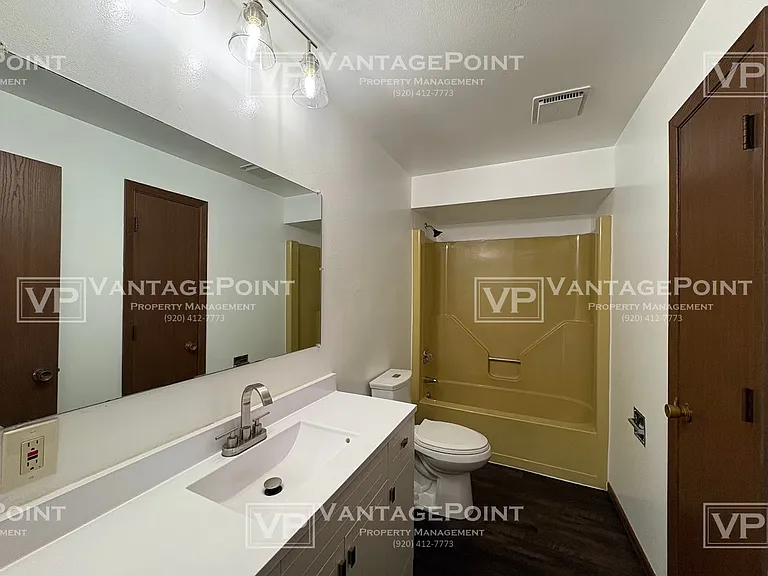 810 Broadway St — Photo 14