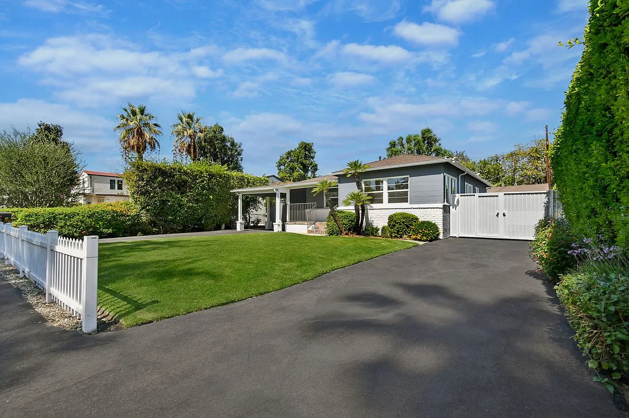 4 bed, 2000 sqft, $6,950 — Photo 2