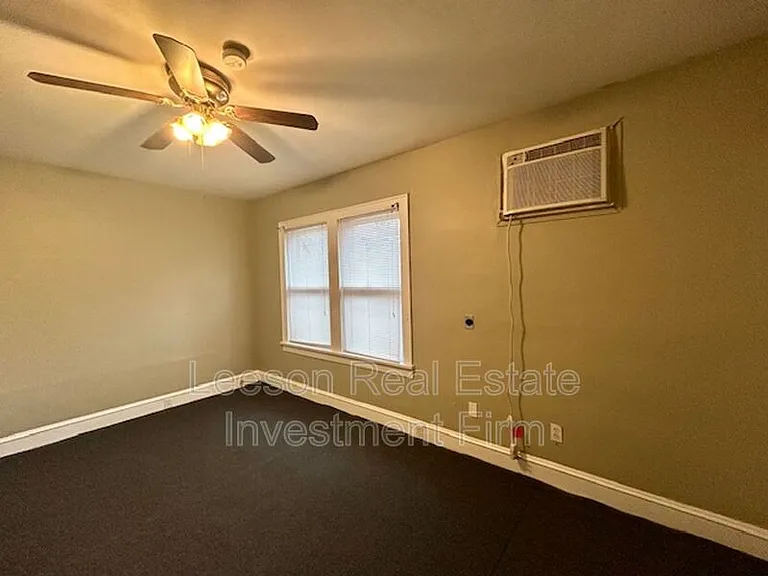 1101 College St #2208 — Photo 9