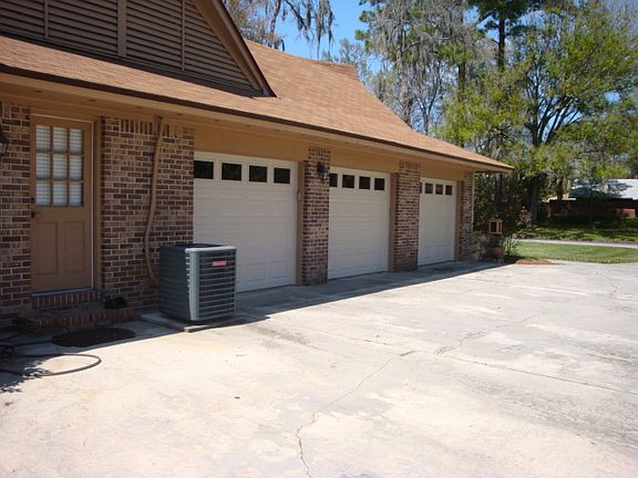 3rd image of 411 Perthshire Dr