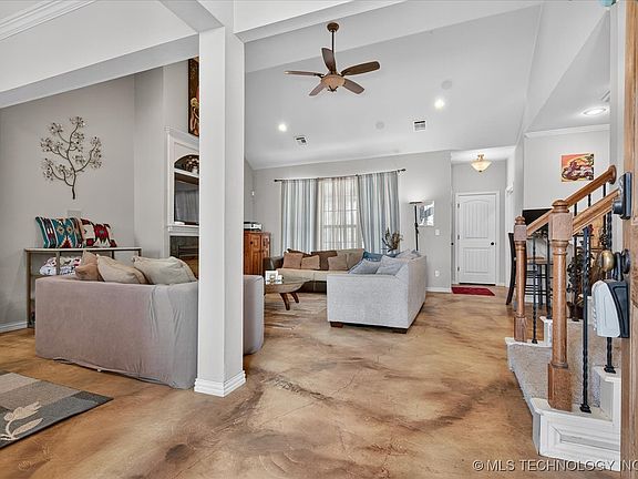 4th image of 2081 S Osage Ave