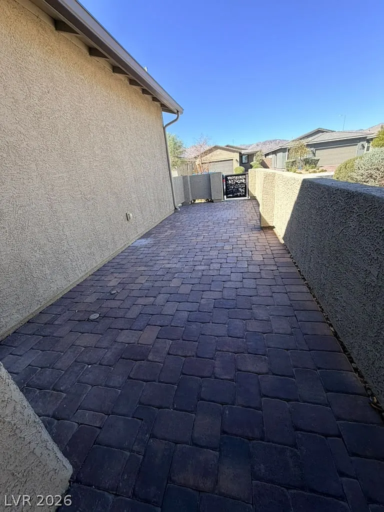 2 bed, 2.0 bath, 1405 sqft, $1,899 — Photo 3