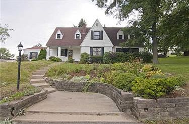 3rd image of 111 Parkfel Ave
