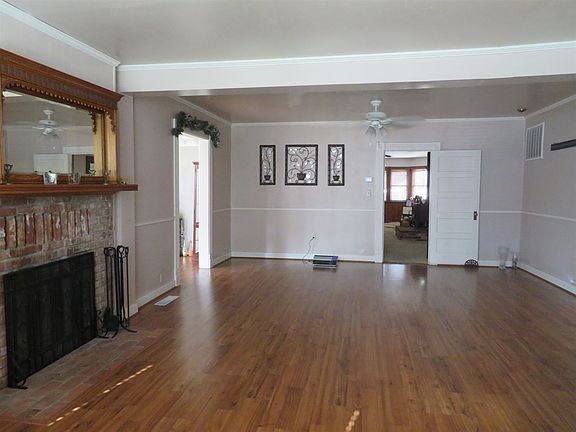 2nd image of 223 Pine St