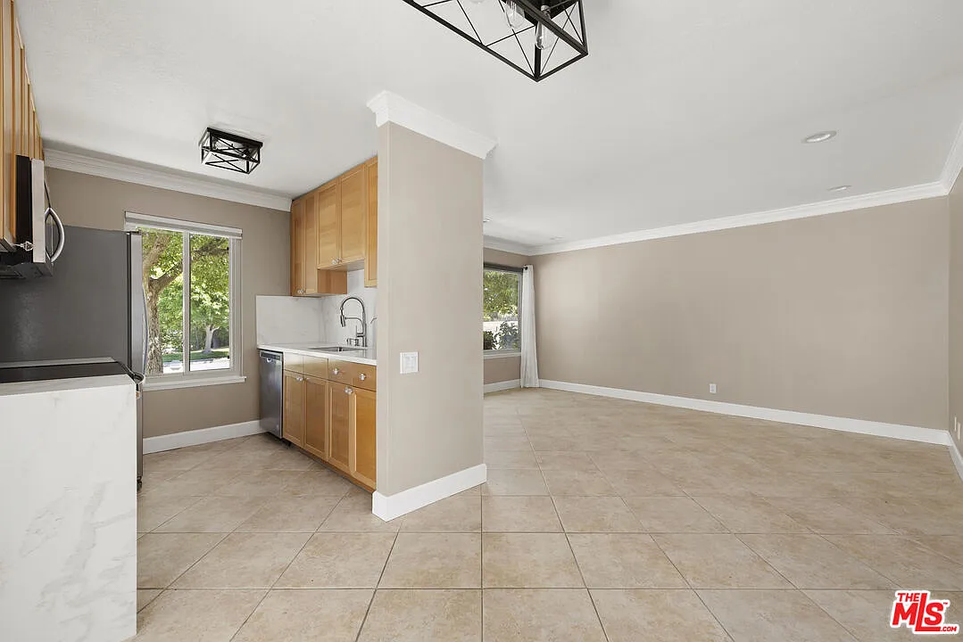 2 bed, 1.0 bath, 826 sqft, $3,150 — Photo 4