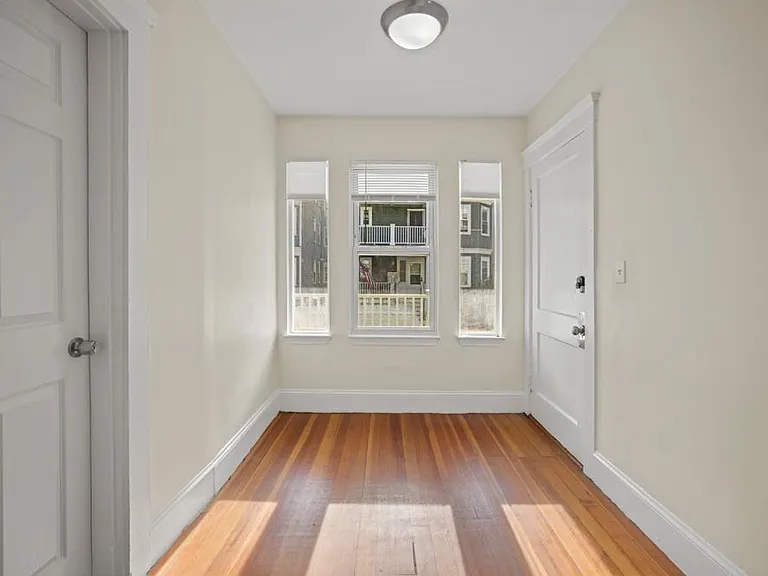 20 Sudan St #3 — Photo 6