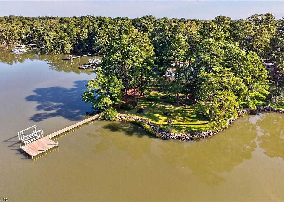 1st image of 502 Piney Point Rd