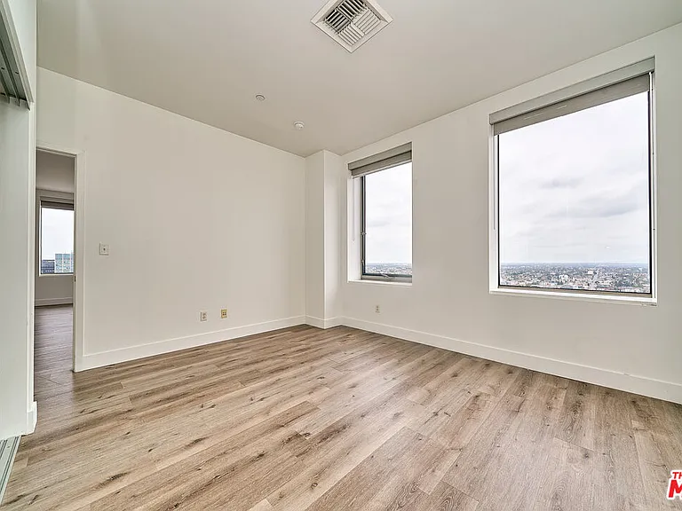 3810 Wilshire Blvd #Penthouse 7 — Photo 18