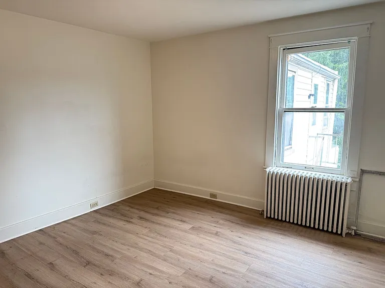 537 E King St — Photo 9