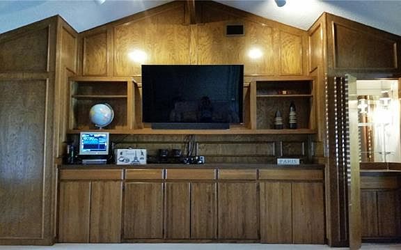 5th image of 1218 Spring Lake Dr