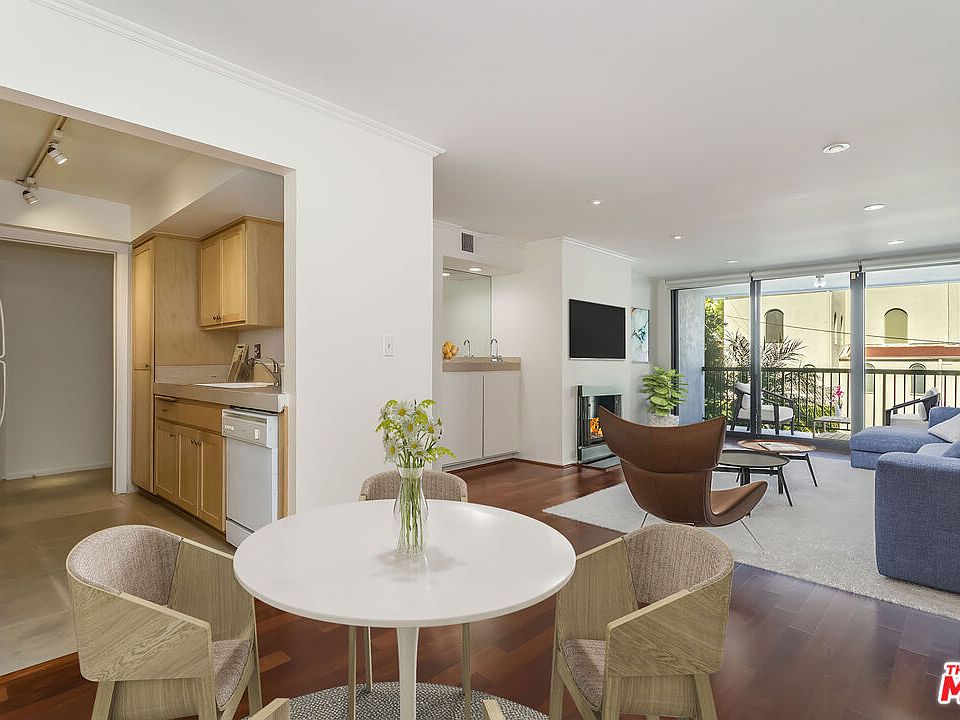 1st image of 906 N Doheny Dr APT 219