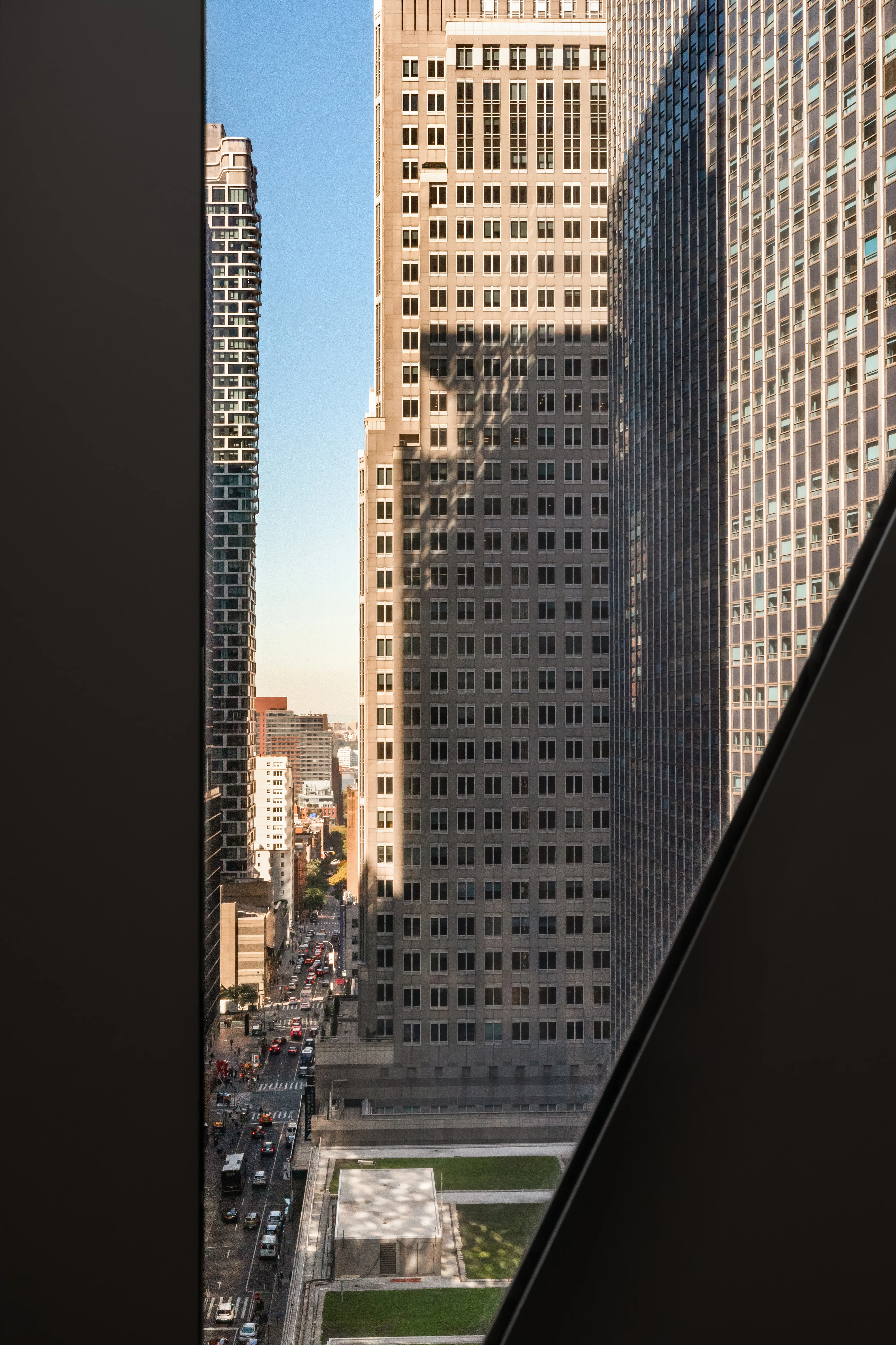やつ　WEST. 53 West 53 at 53 West 53rd Street in Midtown : Sales