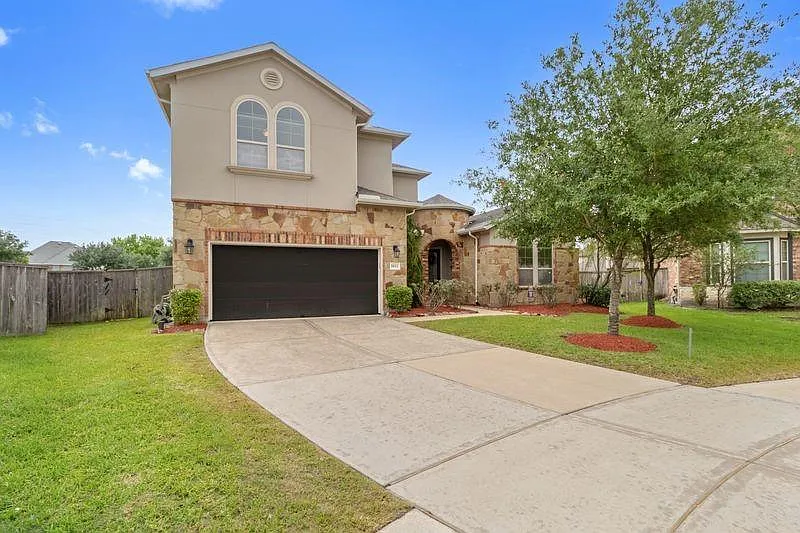 5 bed, 4.5 bath, 3291 sqft, $4,200 — Photo 2