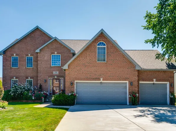 2939 N Southern Hills Dr, Wadsworth, IL 60083