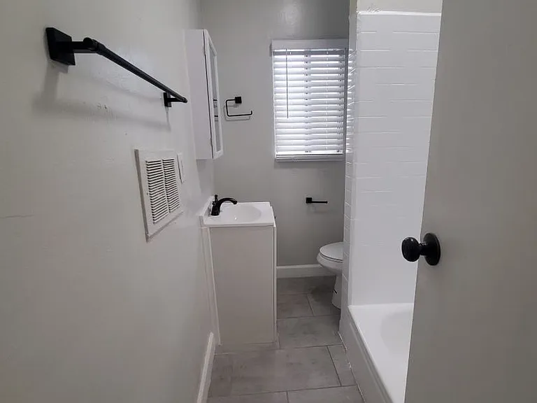 6717 S San Pedro St — Photo 16