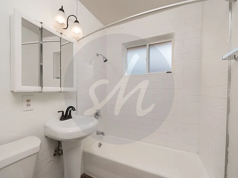 1003 E Columbia St — Photo 8