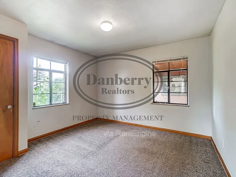 347 Darrow Ave — Photo 18