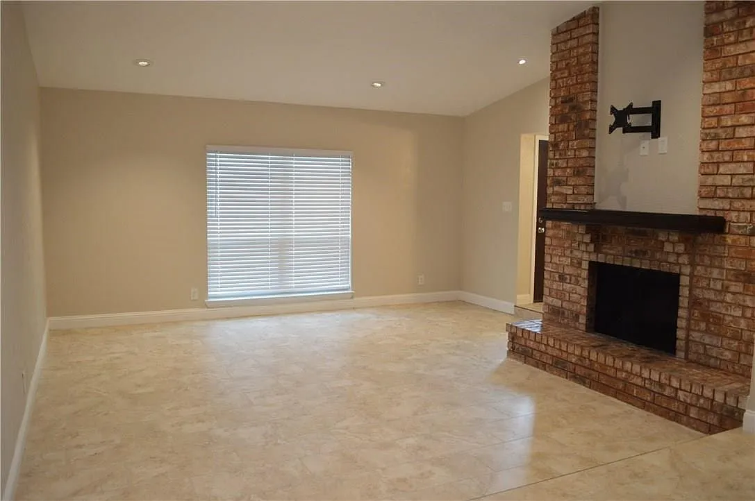 3 bed, 2.0 bath, 1791 sqft, $2,500 — Photo 3