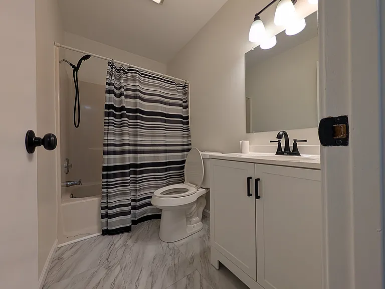 209 N Maxwell St #1 — Photo 11
