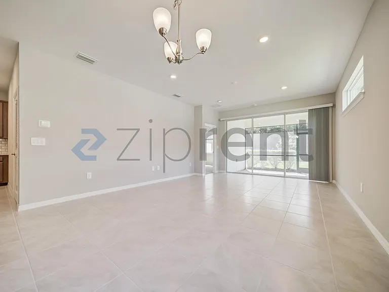 1126 S Town And River Dr — Photo 12