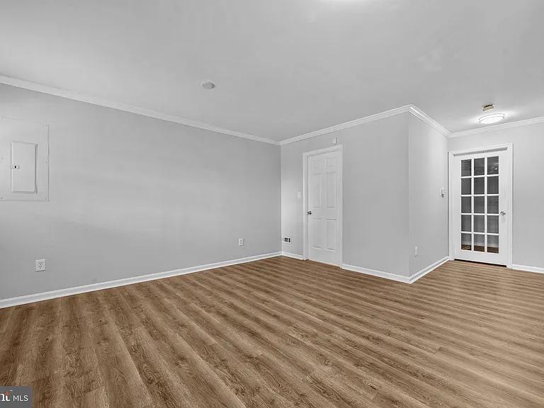 2035 S Glebe Rd — Photo 39