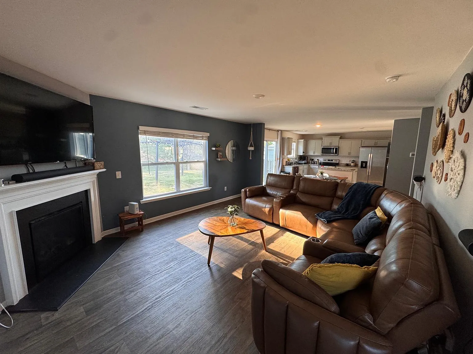 4 bed, 2.5 bath, 2196 sqft, $2,300 — Photo 4