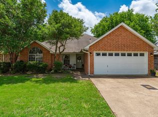 5916 Hillglen Dr, Watauga, TX 76148