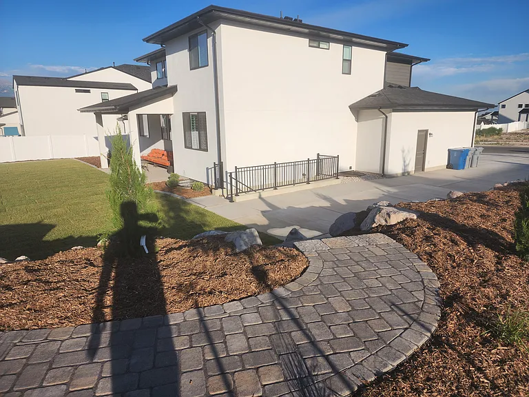 608 W Domanick Way #B — Photo 17