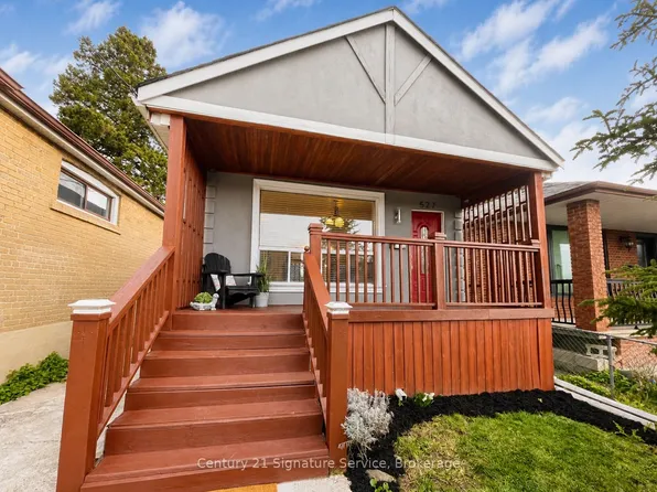 527 Westmount Ave, Toronto, ON M6E 3N6
