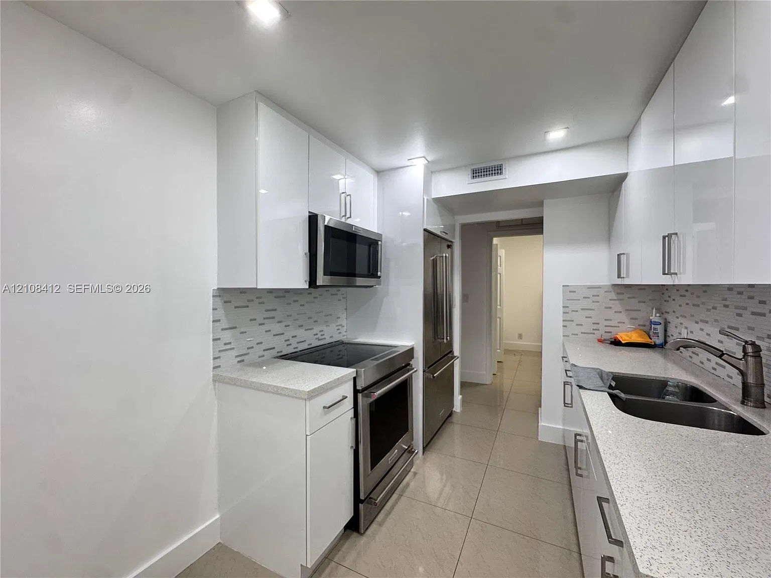 Hillcrest East No 24 Cond — Photo 2
