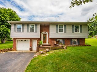 5694 Jill Dr, Pulaski, VA 24301