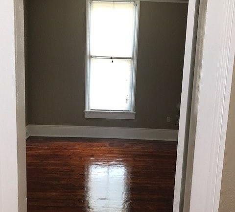 3rd image of 2115 Marengo St #B