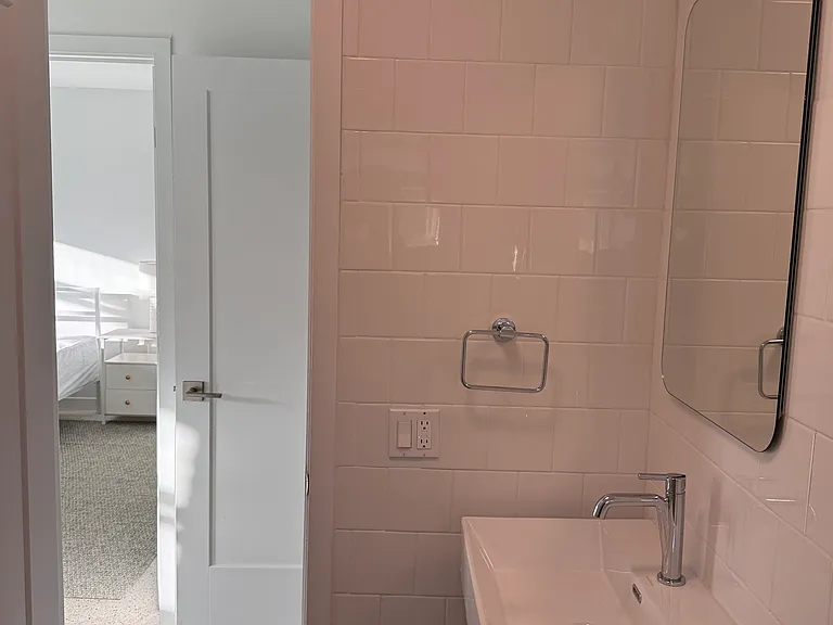 421 SW 9th St #3 — Photo 8