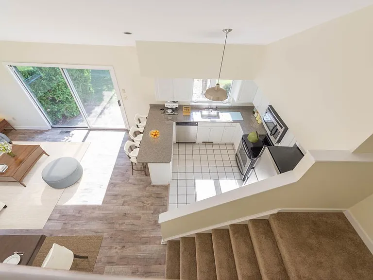 Rosewood Condominiums — Photo 3