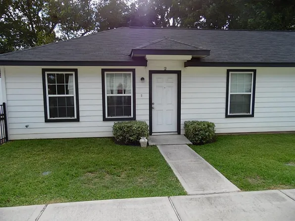200 W Worsham St, Willis, TX 77378