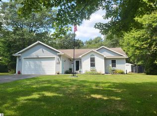 6797 Lakewood Dr, Oscoda, MI 48750